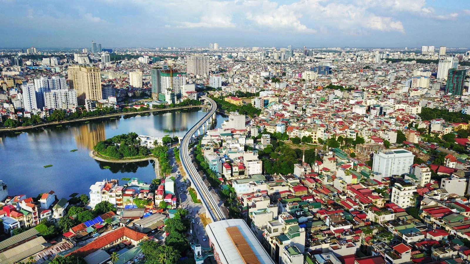 Tiếp tục sắp xếp, tinh gọn tổ chức bộ máy; đẩy mạnh phân cấp, phân quyền, ủy quyền