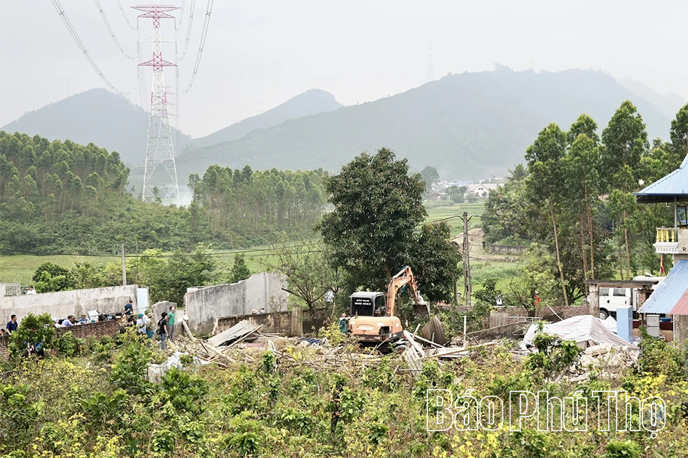 Yên Lãng giải tỏa công trình vi phạm hành lang an toàn lưới điện 500kV