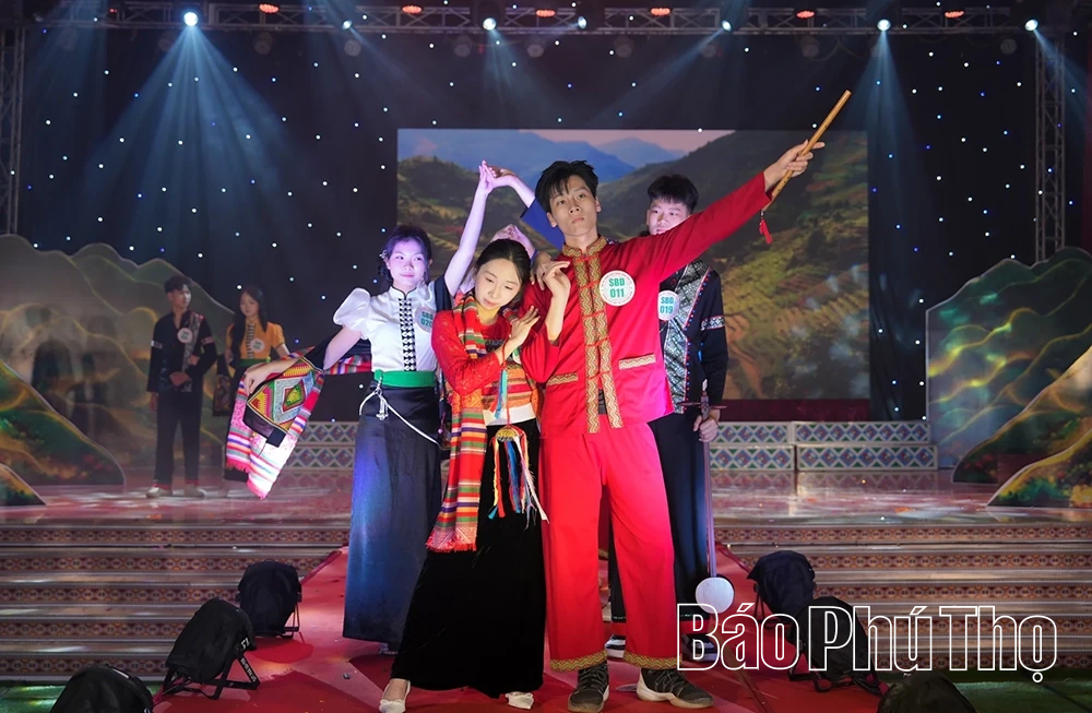 Hội thi trình diễn trang phục dân tộc, hát dân ca các dân tộc thiểu số
