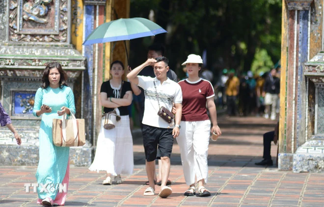 Tránh “bẫy” lừa đảo khi săn tour giá rẻ trong mùa du lịch cao điểm
