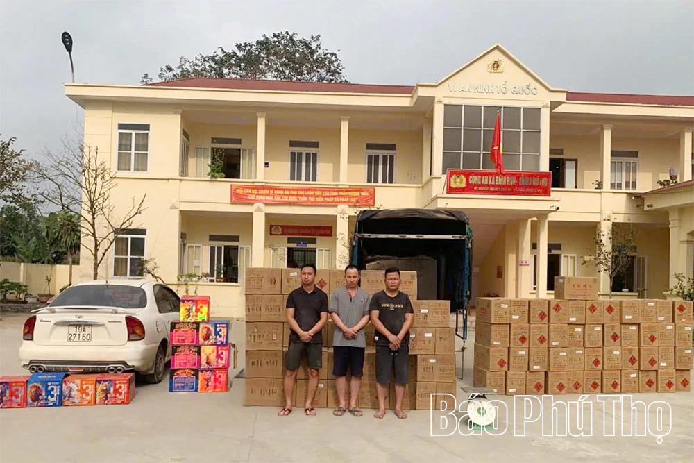 Khởi tố nhóm đối tượng buôn bán, vận chuyển gần 2 tấn pháo hoa nổ