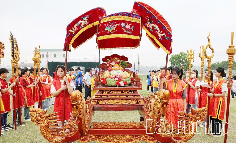 Rộn rã hội làng ở ngôi đình trên 300 năm tuổi