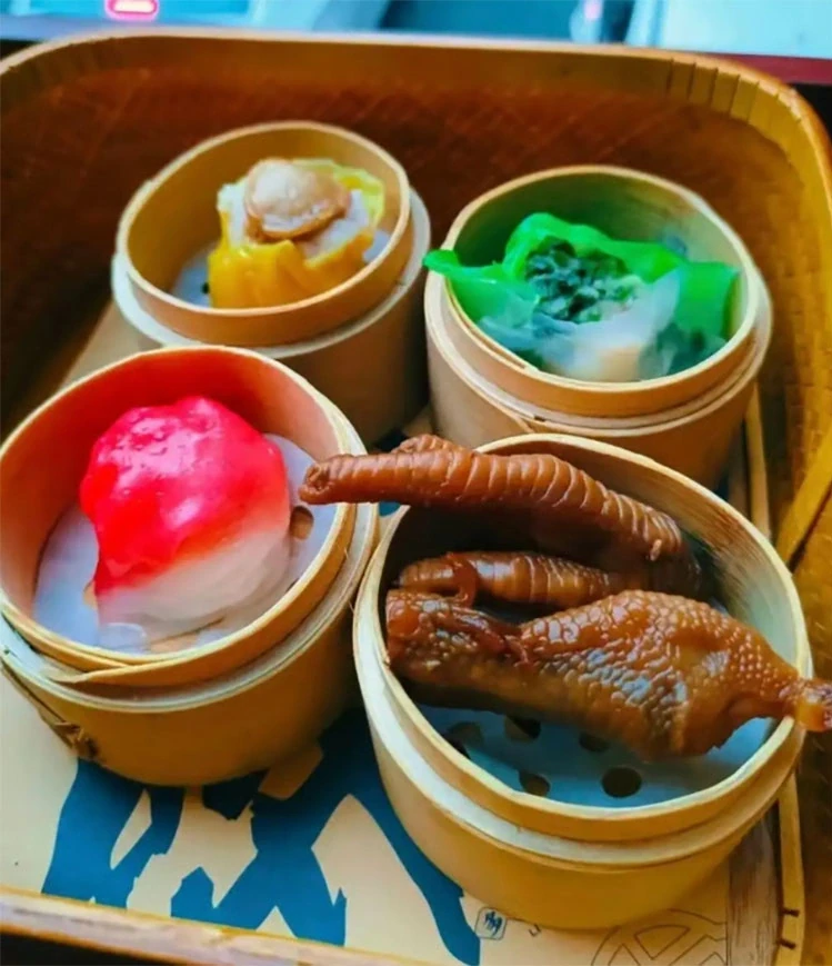 Trung Quốc biến xe buýt thành không gian giải trí lưu động