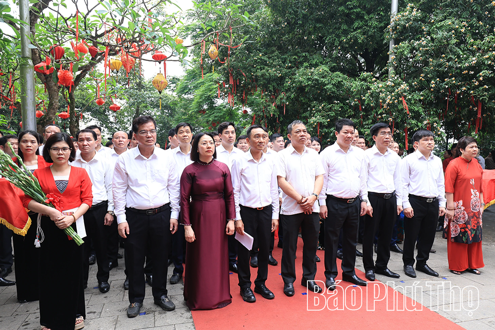Cụm các xã, phường dâng hương tưởng niệm các Vua Hùng