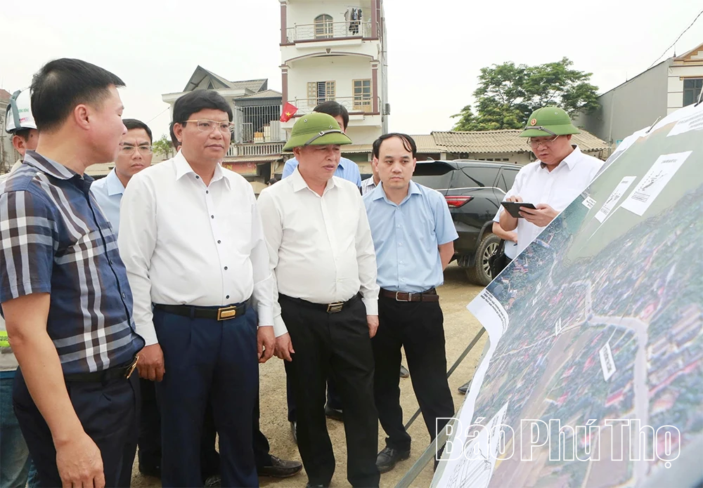 Phó Chủ tịch UBND tỉnh Đinh Công Sứ kiểm tra tiến độ các dự án khắc phục hậu quả thiên tai