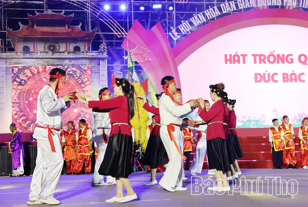 Bức tranh văn hóa đa sắc màu tại Lễ hội Đền Hùng