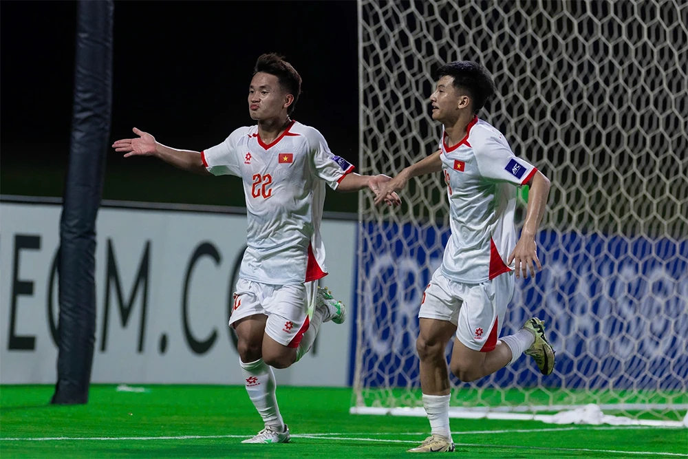 U17 Việt Nam ra quân thuận lợi ở giải châu Á: Vừa hay vừa... tiếc