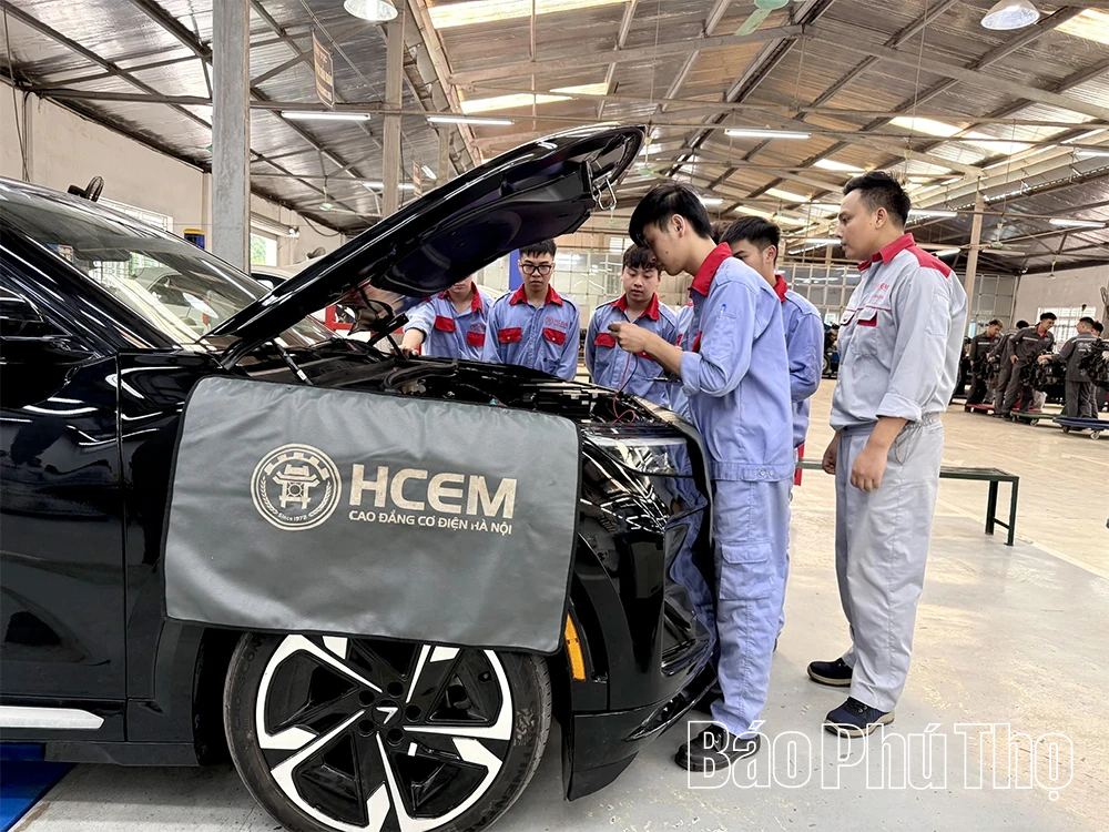 Đào tạo nguồn nhân lực chất lượng cao từ Trường Cao đẳng Cơ điện Hà Nội