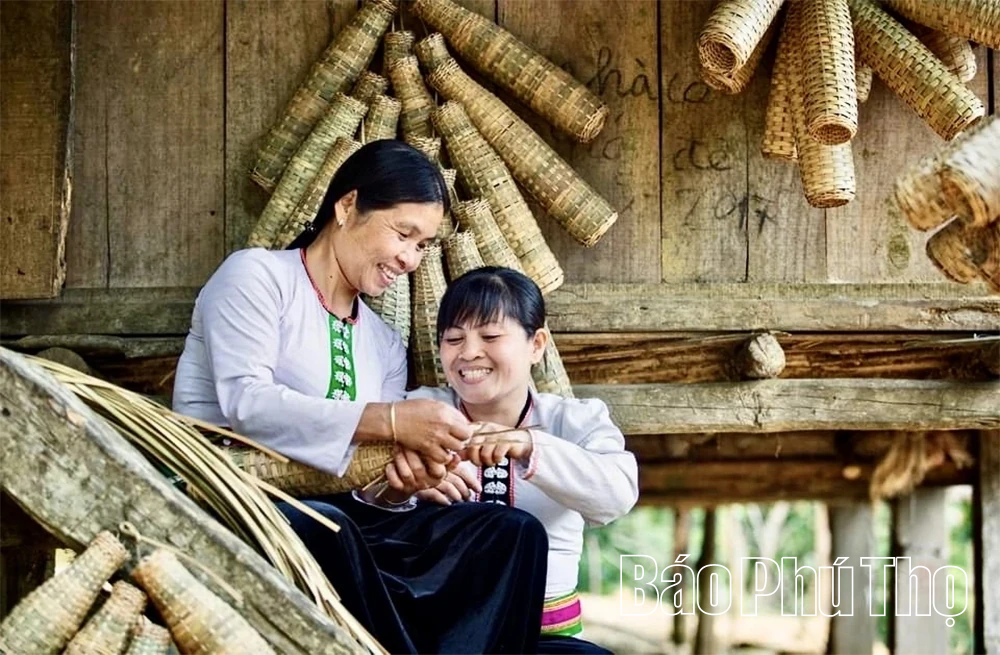 Bảo tồn, phát huy nghề đan lát thủ công truyền thống của người Mường