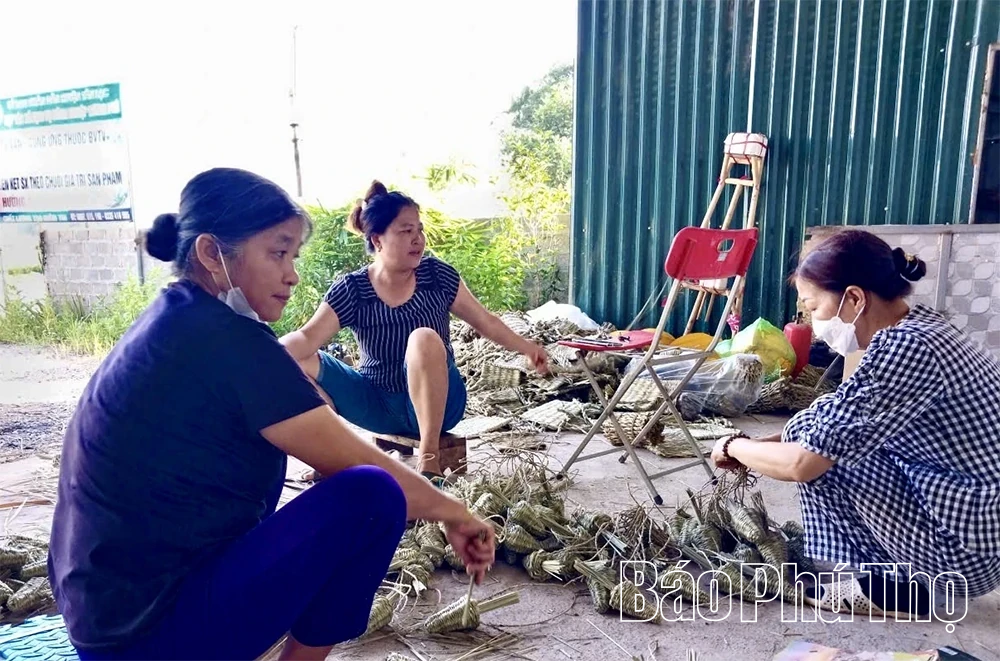 Bảo tồn, phát huy nghề đan lát thủ công truyền thống của người Mường