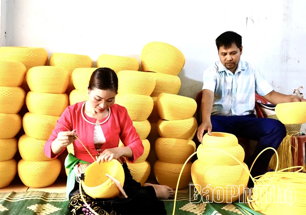 Bảo tồn, phát huy nghề đan lát thủ công truyền thống của người Mường