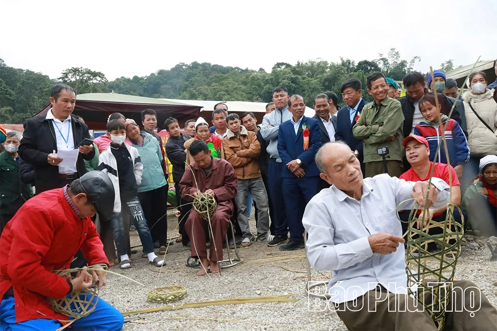 Bảo tồn, phát huy nghề đan lát thủ công truyền thống của người Mường