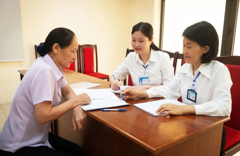 Chính sách, chế độ đối với người tiếp công dân