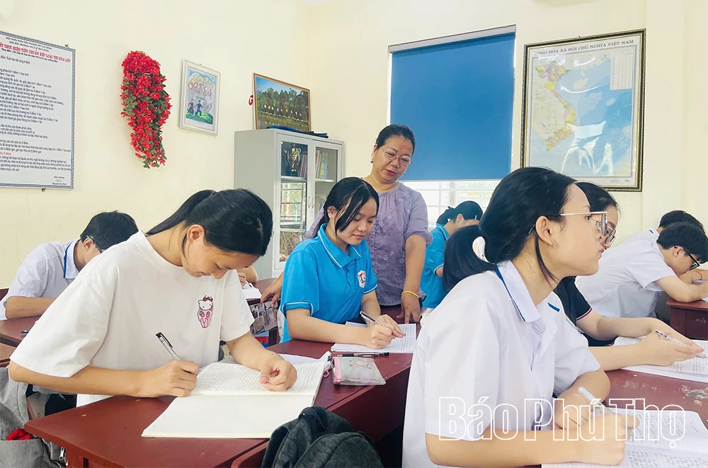 Ươm những “mầm xanh” tri thức nơi miền núi