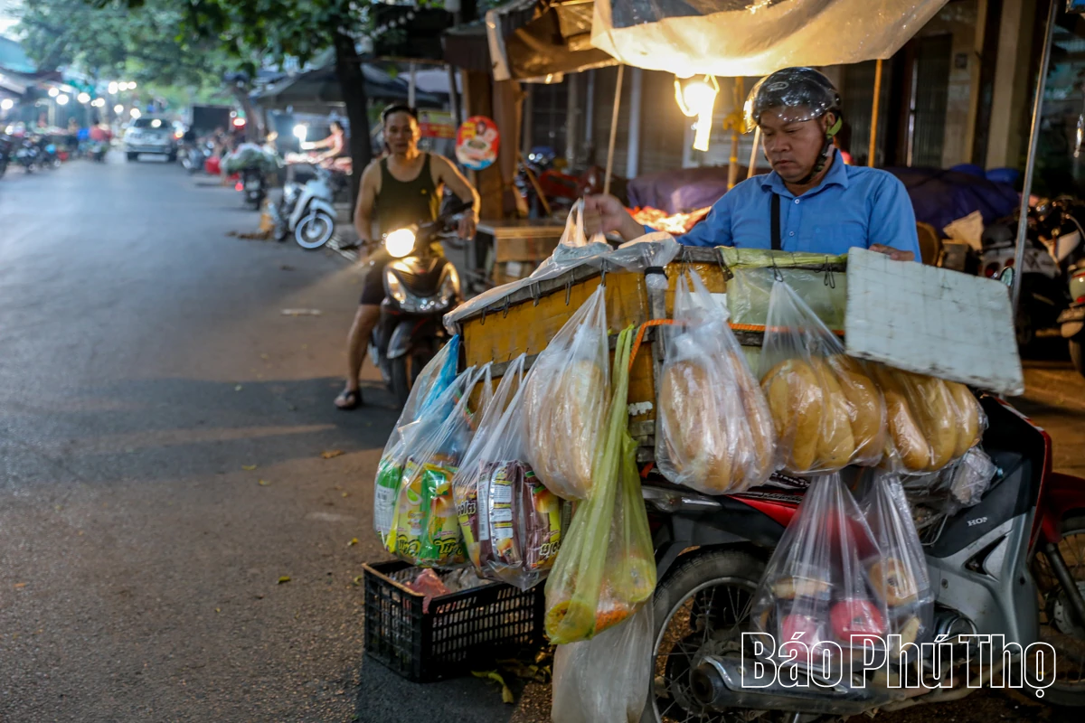 Vất vả mưu sinh mùa nắng nóng