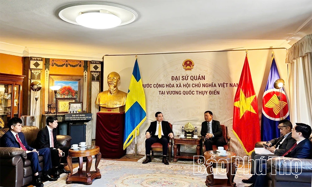 Đoàn công tác của tỉnh thăm và làm việc với Đại sứ quán và một số doanh nghiệp Thụy Điển