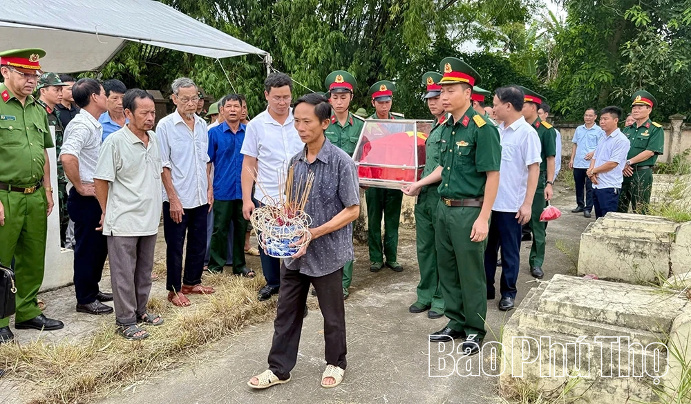 Khai quật, đưa hài cốt liệt sĩ về an táng tại quê nhà