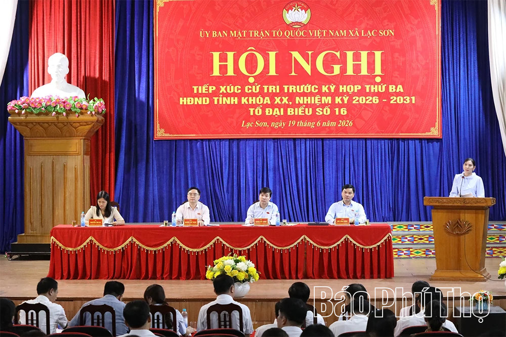 Tổ đại biểu số 16 HĐND tỉnh tiếp xúc cử tri trước Kỳ họp thứ Ba tại các xã vùng Yên Thủy và Lạc Sơn