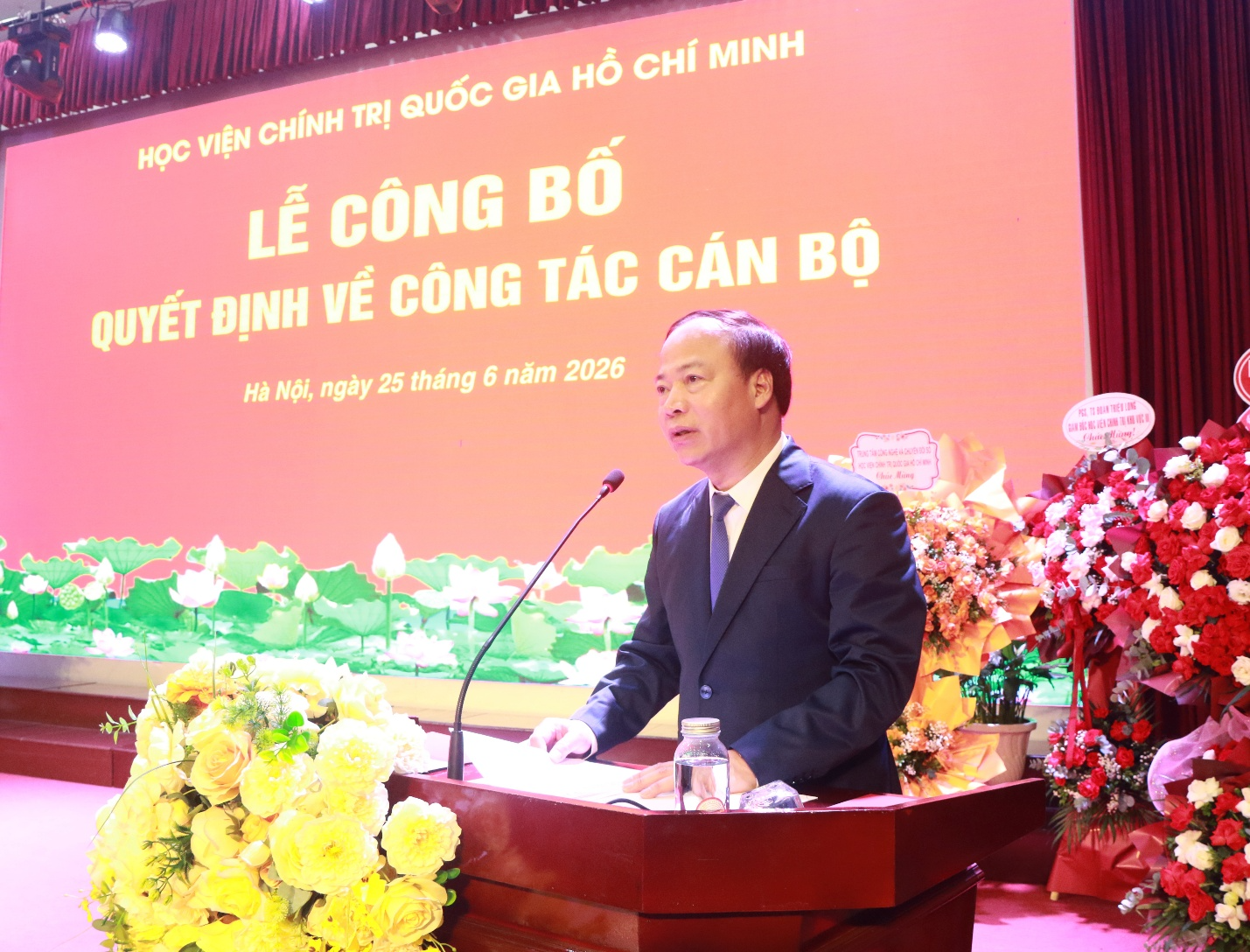Công bố quyết định bổ nhiệm lại Giám đốc và bổ nhiệm Phó Giám đốc Thường trực Học viện Báo chí và Tuyên truyền