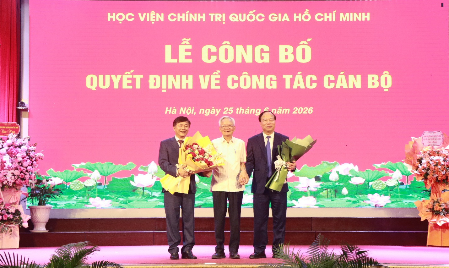 Công bố quyết định bổ nhiệm lại Giám đốc và bổ nhiệm Phó Giám đốc Thường trực Học viện Báo chí và Tuyên truyền