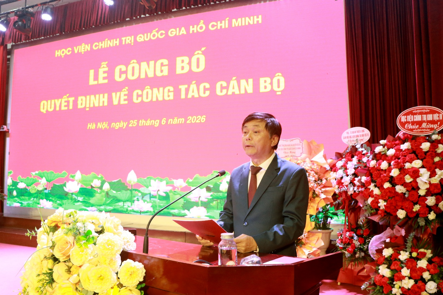 Công bố quyết định bổ nhiệm lại Giám đốc và bổ nhiệm Phó Giám đốc Thường trực Học viện Báo chí và Tuyên truyền