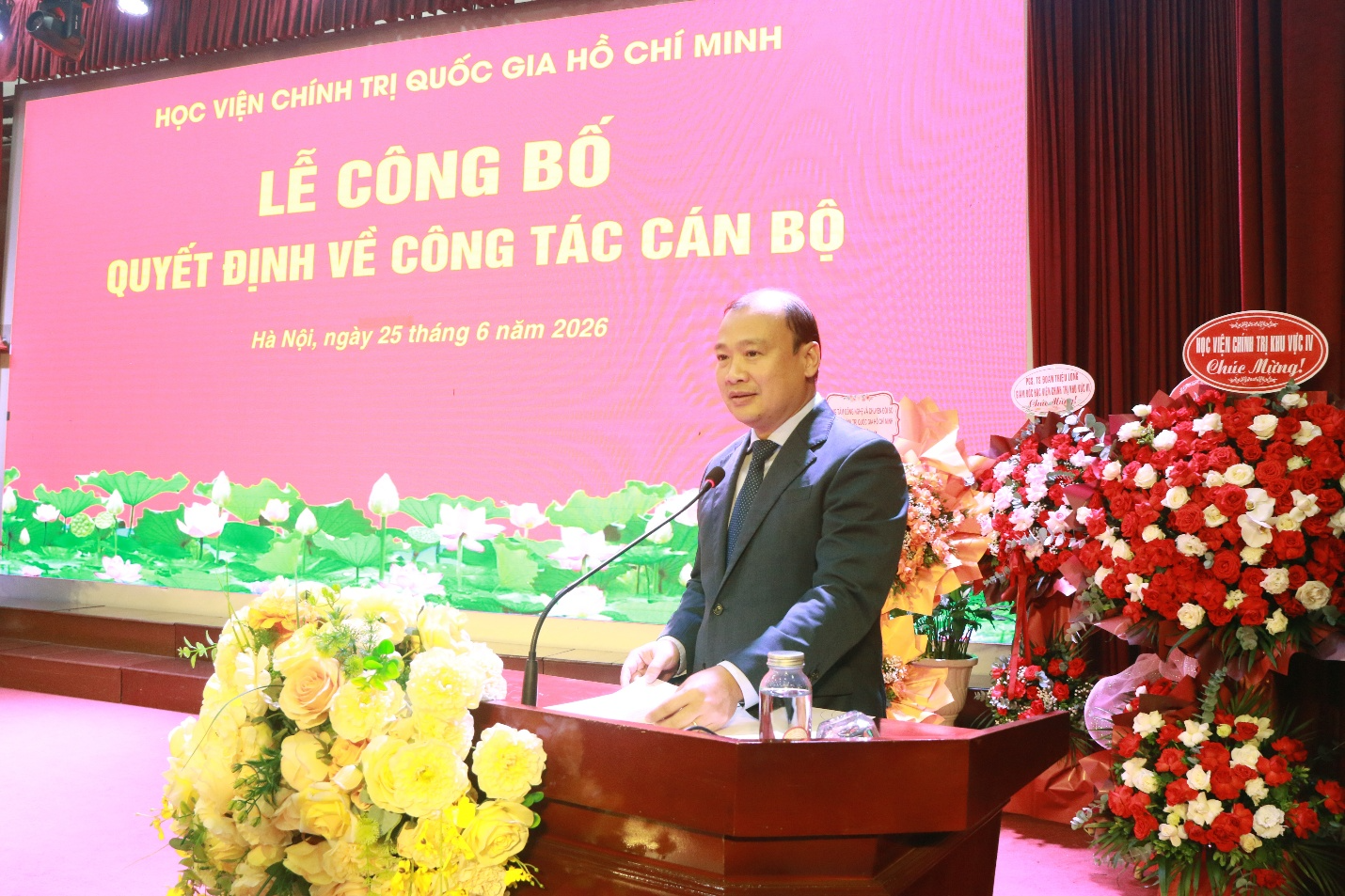 Công bố quyết định bổ nhiệm lại Giám đốc và bổ nhiệm Phó Giám đốc Thường trực Học viện Báo chí và Tuyên truyền