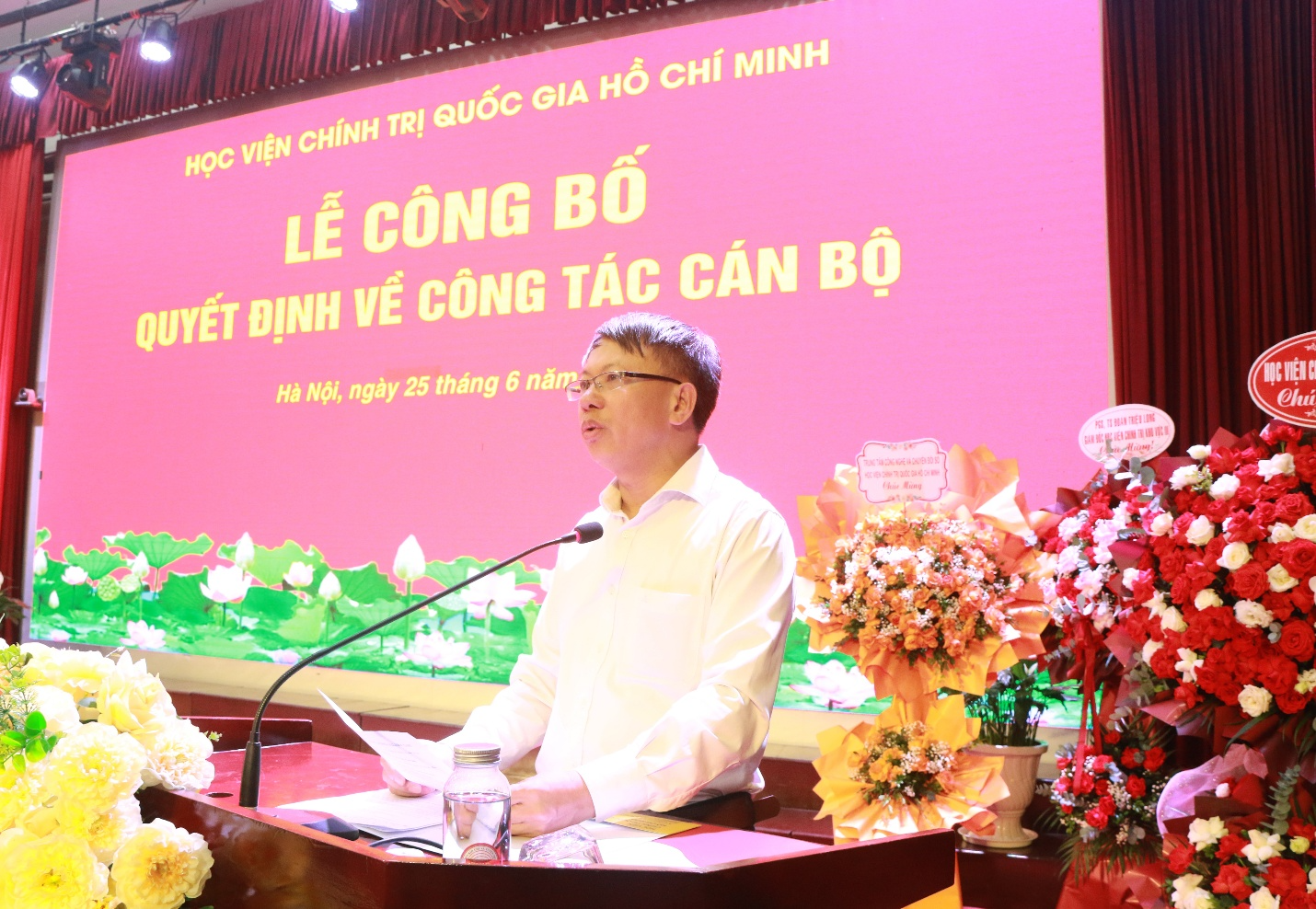 Công bố quyết định bổ nhiệm lại Giám đốc và bổ nhiệm Phó Giám đốc Thường trực Học viện Báo chí và Tuyên truyền