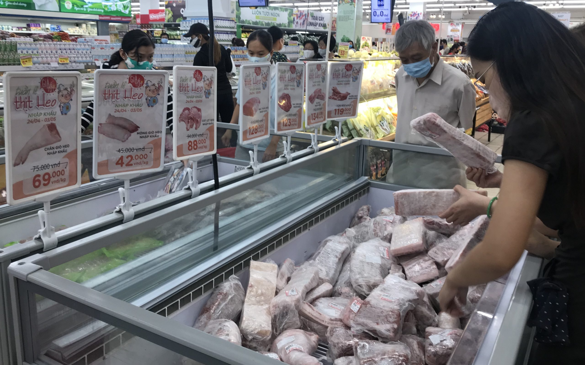 Bí quyết kích thích mua sắm nhờ cách bố trí tủ đông trưng bày dạng đảo hiện đại