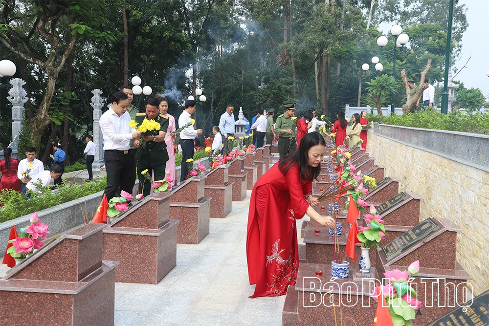Khu di tích lịch sử Đền Hùng dâng hương tri ân các Anh hùng liệt sĩ