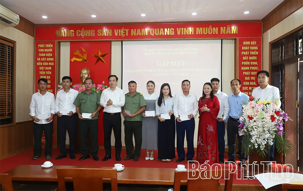 Khu di tích lịch sử Đền Hùng dâng hương tri ân các Anh hùng liệt sĩ