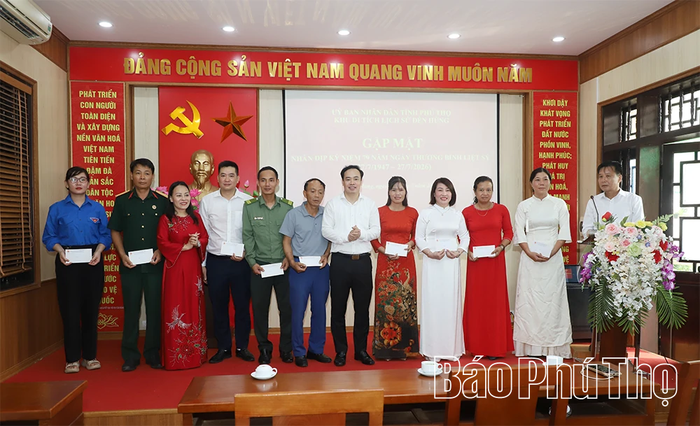 Khu di tích lịch sử Đền Hùng dâng hương tri ân các Anh hùng liệt sĩ