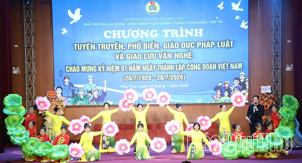 Nâng cao hiểu biết pháp luật, lan tỏa phong trào văn hóa trong đoàn viên, người lao động