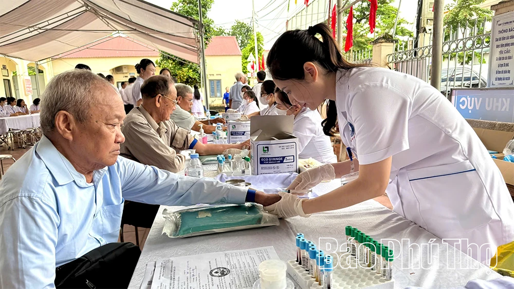 Phường Vĩnh Phúc: Hơn 200 người dân đã được khám sức khỏe miễn phí