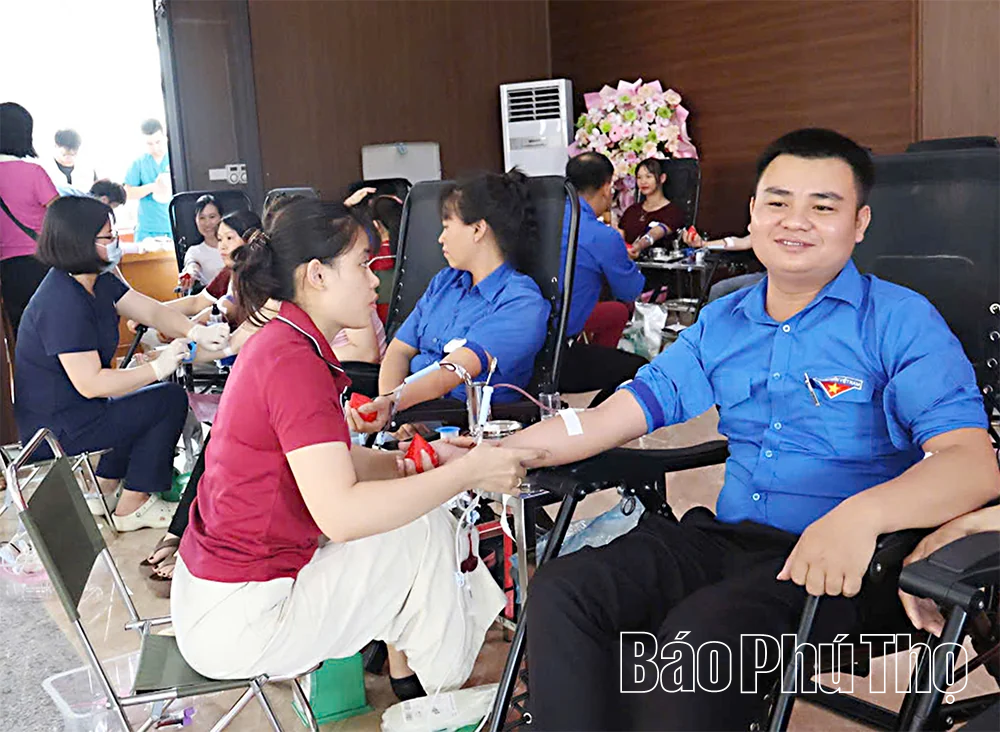Thanh niên vùng đồng bào dân tộc thiểu số khắc ghi lời Bác