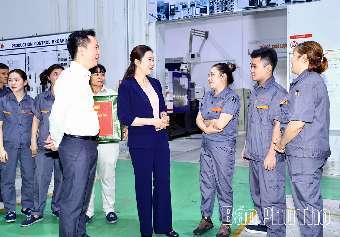 Phó Bí thư Tỉnh ủy, Chủ tịch Ủy ban MTTQ tỉnh Bùi Thị Minh: Công đoàn tập trung chăm lo, bảo vệ quyền lợi người lao động