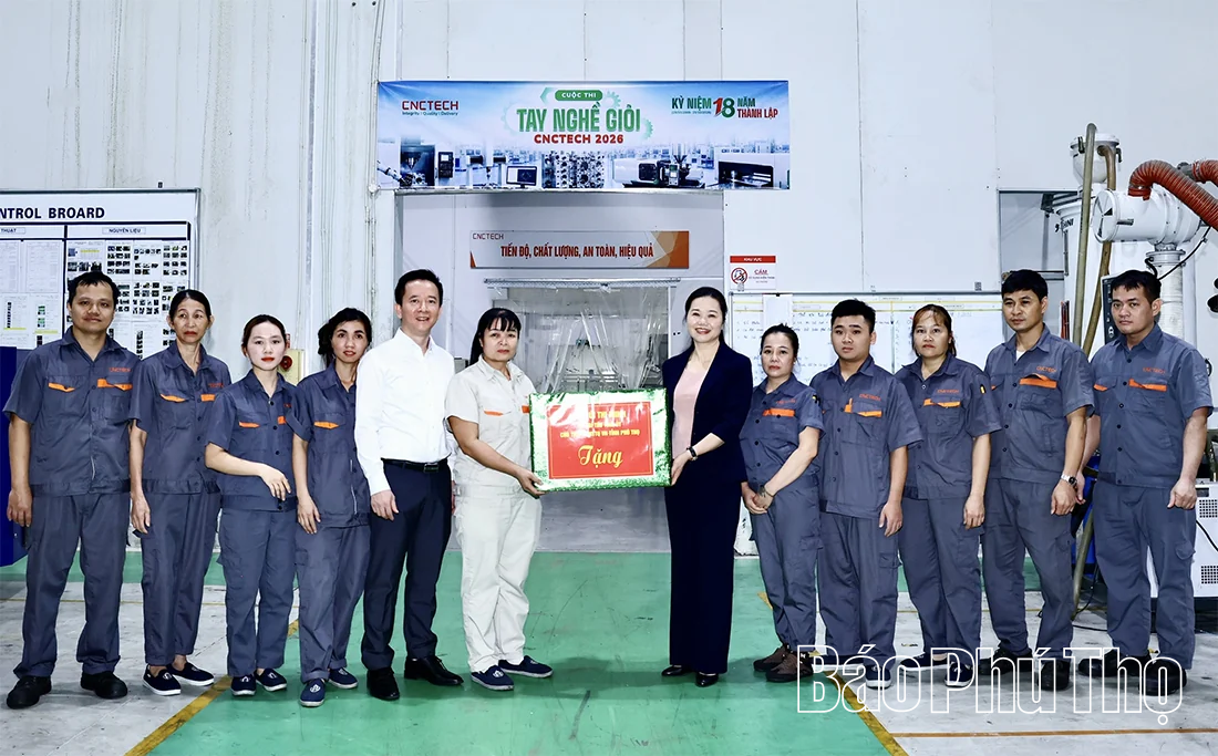 Phó Bí thư Tỉnh ủy, Chủ tịch Ủy ban MTTQ tỉnh Bùi Thị Minh: Công đoàn tập trung chăm lo, bảo vệ quyền lợi người lao động
