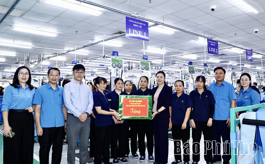 Phó Bí thư Tỉnh ủy, Chủ tịch Ủy ban MTTQ tỉnh Bùi Thị Minh: Công đoàn tập trung chăm lo, bảo vệ quyền lợi người lao động