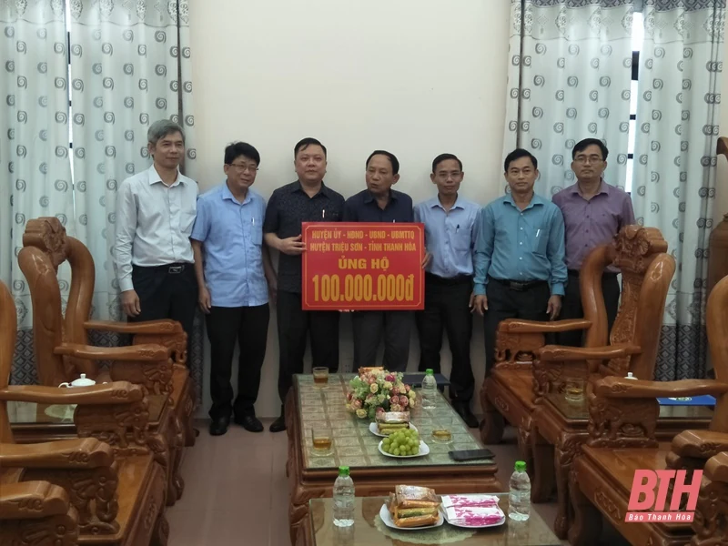 Huyện Triệu Sơn thăm hỏi, động viên Nhân dân vùng lũ tại tỉnh Quảng Nam