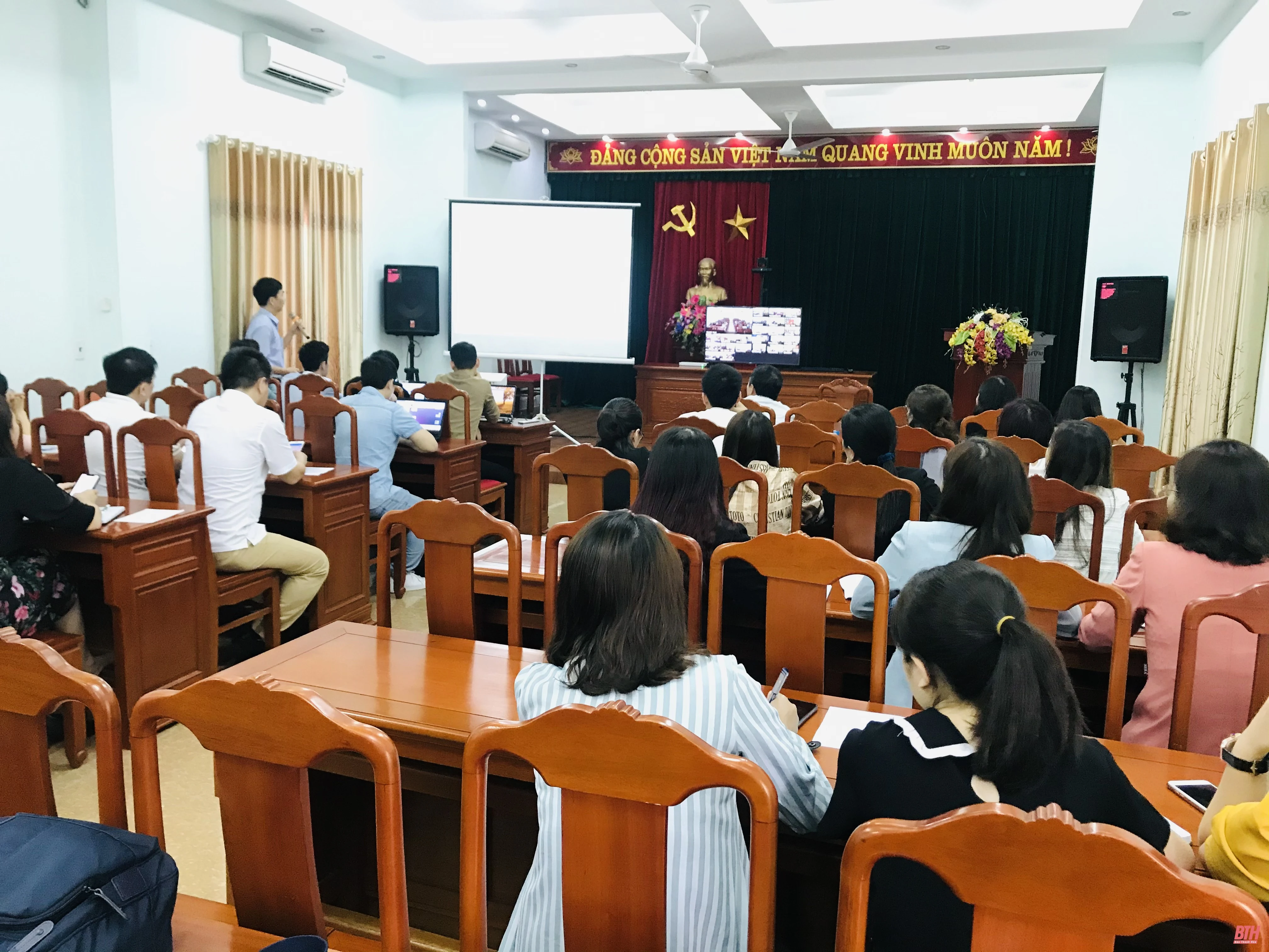 Tập huấn cài đặt, sử dụng VssID - BHXH số cho cán bộ, nhân viên Bưu Điện tỉnh Thanh Hoá