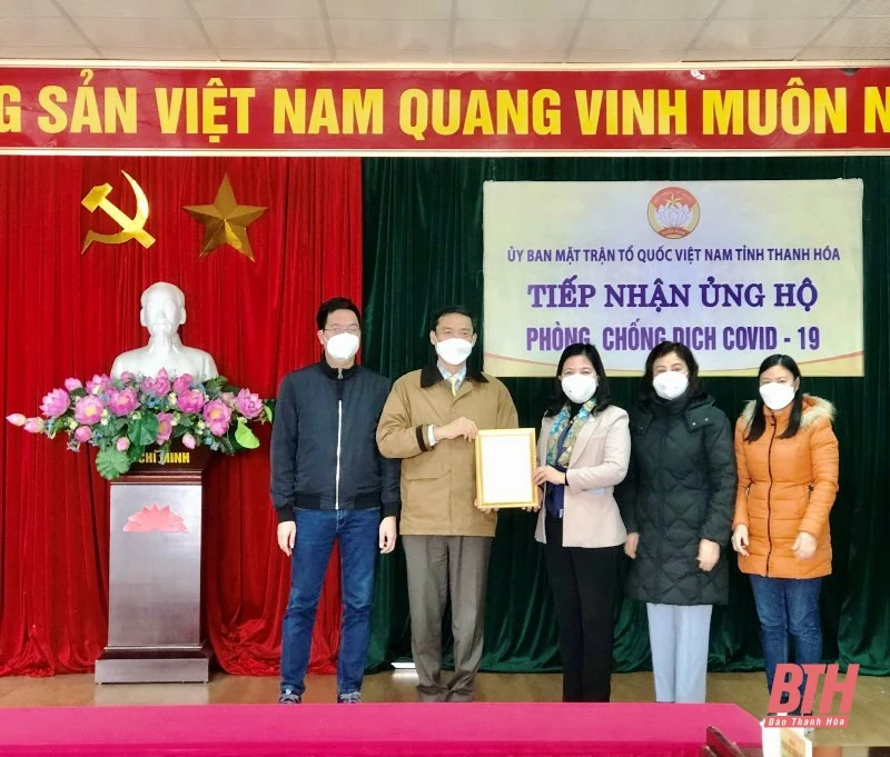 Tập đoàn Sun Group ủng hộ tỉnh Thanh Hóa 100.000 bộ kit test COVID-19