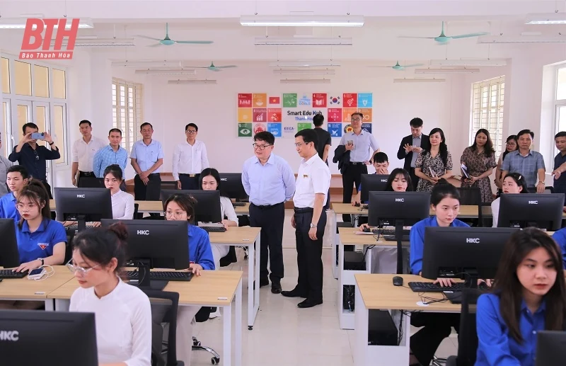 Khai trương Không gian giáo dục số “Smart Edu Hub” tại Trường Đại học Hồng Đức