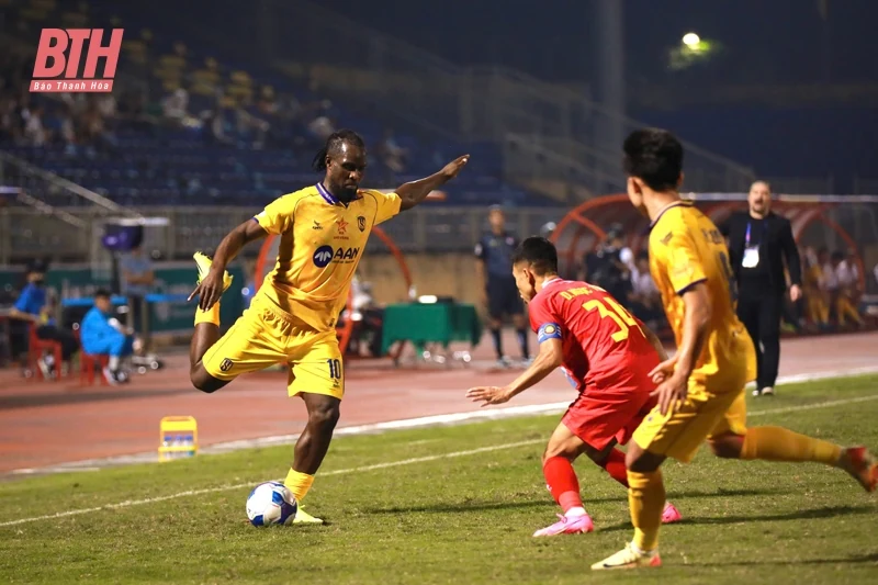 Đông Á Thanh Hóa trở lại ngôi đầu bảng