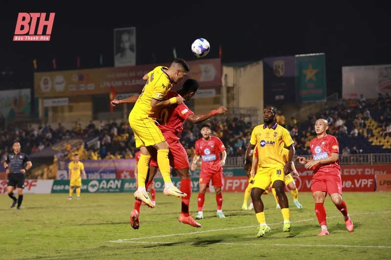 Đông Á Thanh Hóa trở lại ngôi đầu bảng