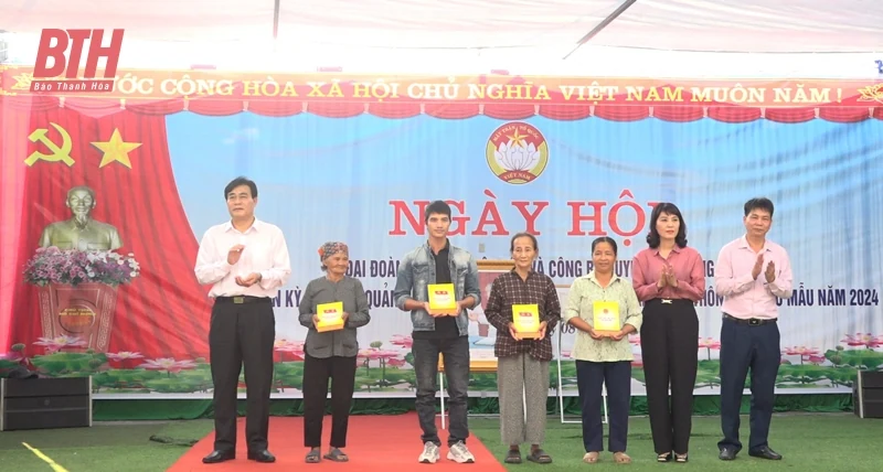 Phó Chủ tịch Thường trực HĐND tỉnh Lê Tiến Lam dự Ngày hội Đại đoàn kết toàn dân tộc tại khu dân cư thôn Kỳ Khôi