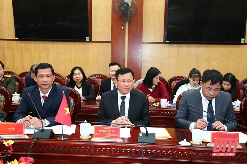 Giao ban công tác đất liền giữa 2 tỉnh Thanh Hoá - Hủa Phăn