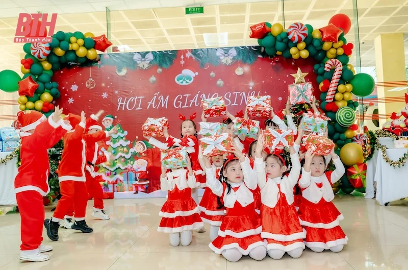 Mang Giáng sinh đến với các bệnh nhi