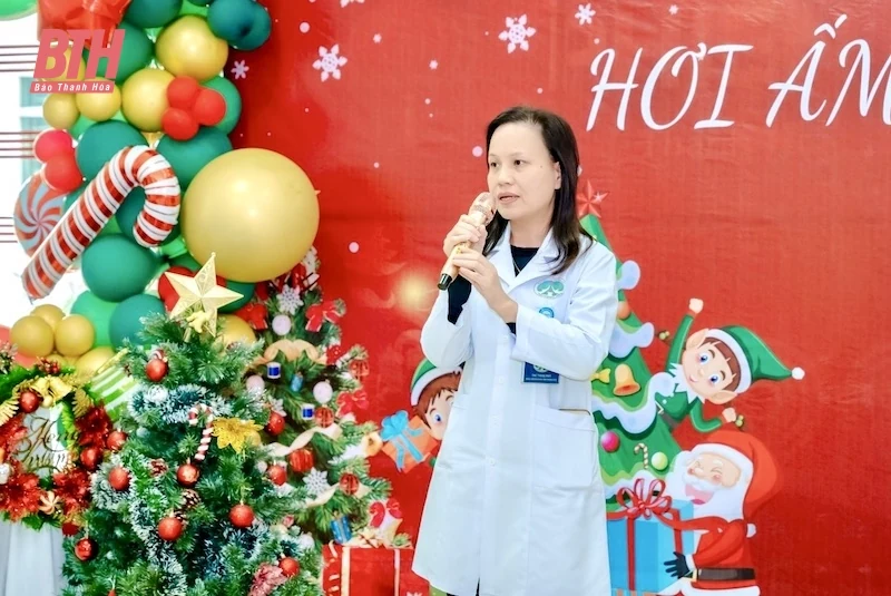 Mang Giáng sinh đến với các bệnh nhi