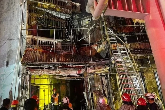 Thủ tướng: Khẩn trương điều tra vụ án đốt quán cà phê tại phường Cổ Nhuế 2 (Hà Nội) - Ảnh 1. Thủ tướng yêu cầu khẩn trương điều tra vụ án đốt quán cà phê ở đường Phạm Văn Đồng (Hà Nội)