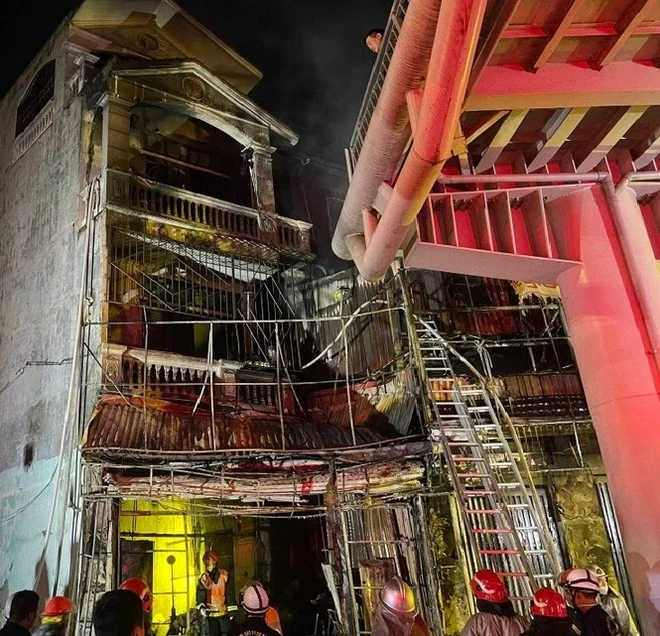 Thủ tướng: Khẩn trương điều tra vụ án đốt quán cà phê tại phường Cổ Nhuế 2 (Hà Nội) - Ảnh 1. Thủ tướng yêu cầu khẩn trương điều tra vụ án đốt quán cà phê ở đường Phạm Văn Đồng (Hà Nội)