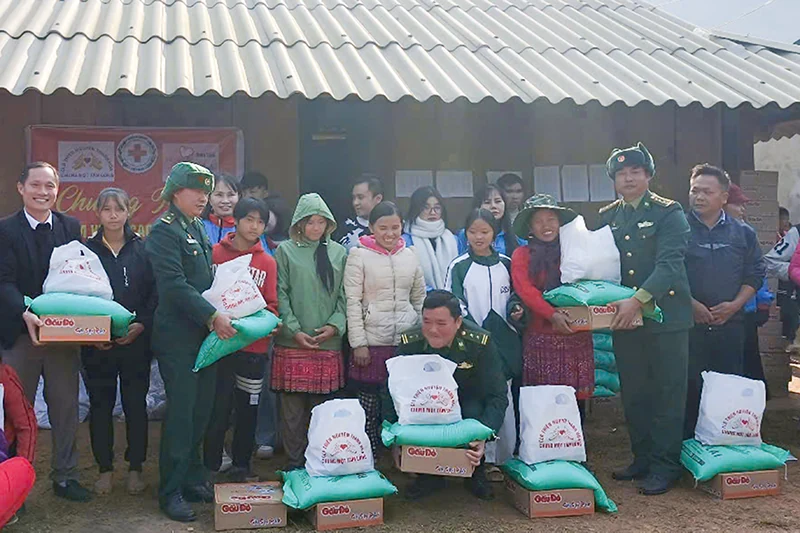 Nhiều hoạt động thiện nguyện hướng về vùng biên giới